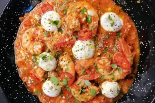 Saganaki shrimps with feta mousse